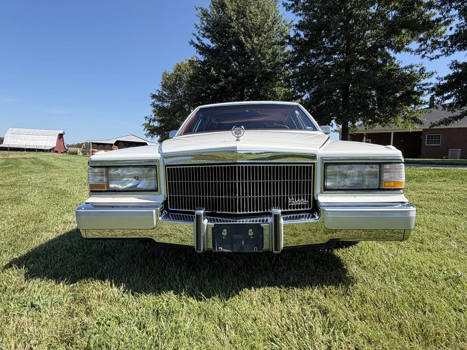 1990 Cadillac Brougham - Image 8 of 31