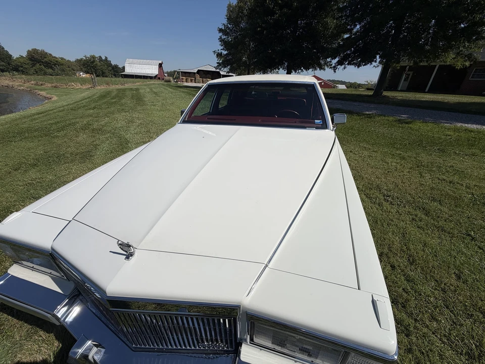 1990 Cadillac Brougham - Image 24 of 31