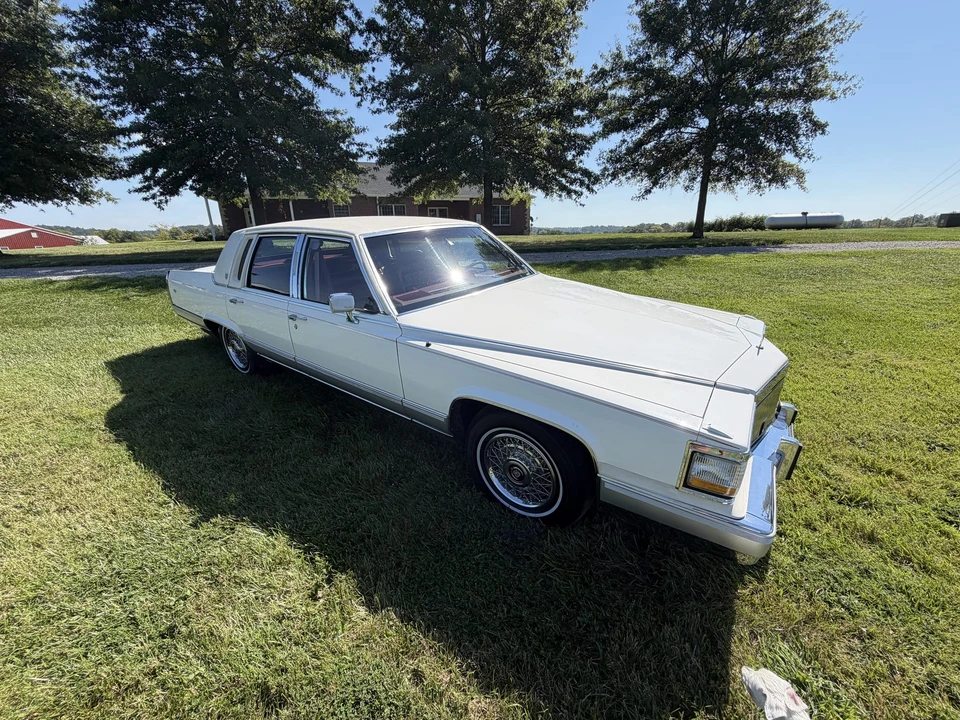1990 Cadillac Brougham - Image 10 of 31
