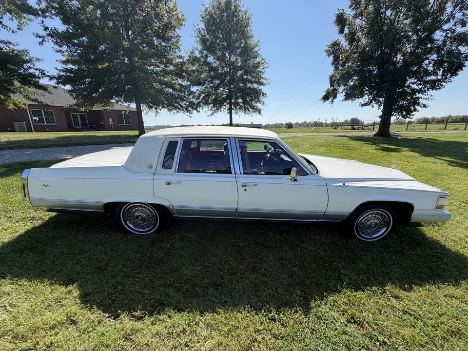 1990 Cadillac Brougham - Image 11 of 31