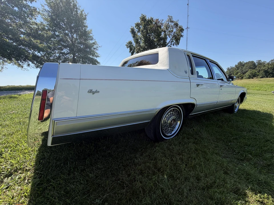 1990 Cadillac Brougham - Image 12 of 31