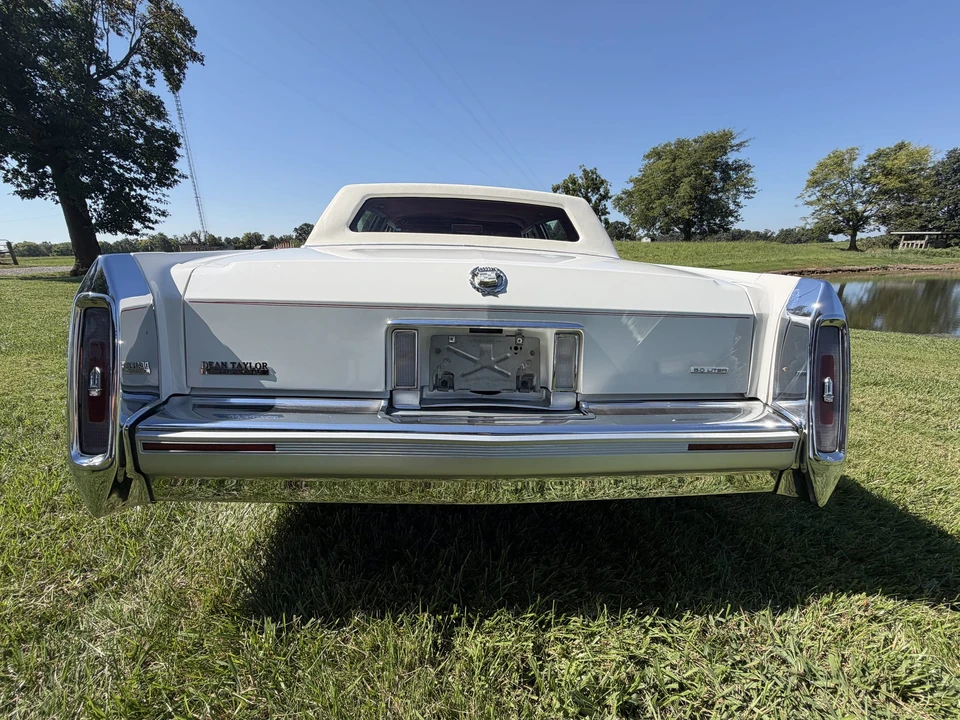 1990 Cadillac Brougham - Image 15 of 31