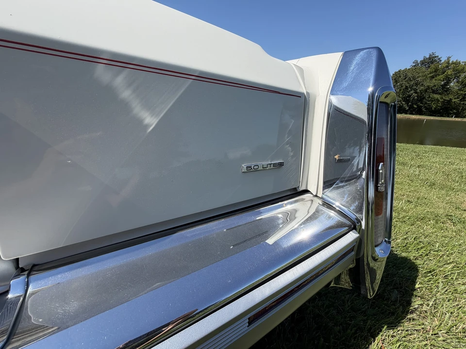 1990 Cadillac Brougham - Image 29 of 31