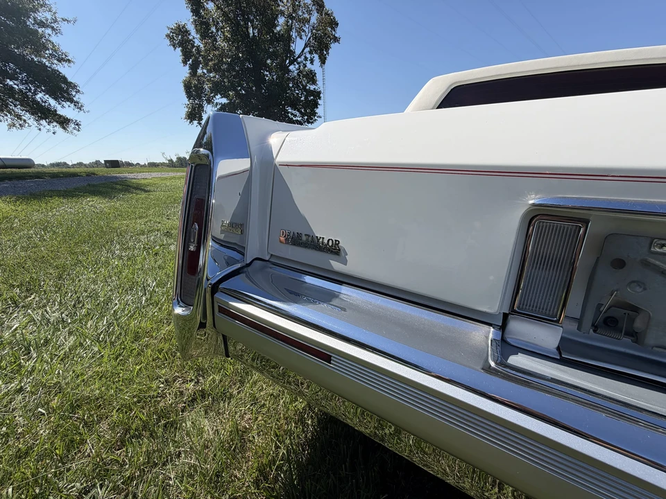 1990 Cadillac Brougham - Image 28 of 31