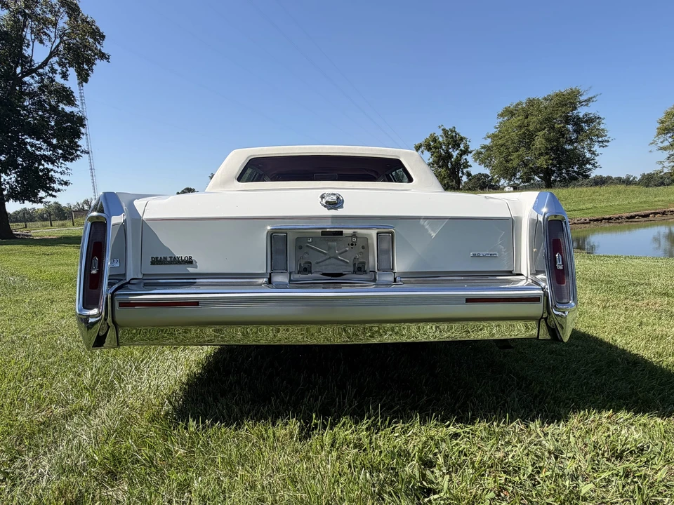 1990 Cadillac Brougham - Image 14 of 31