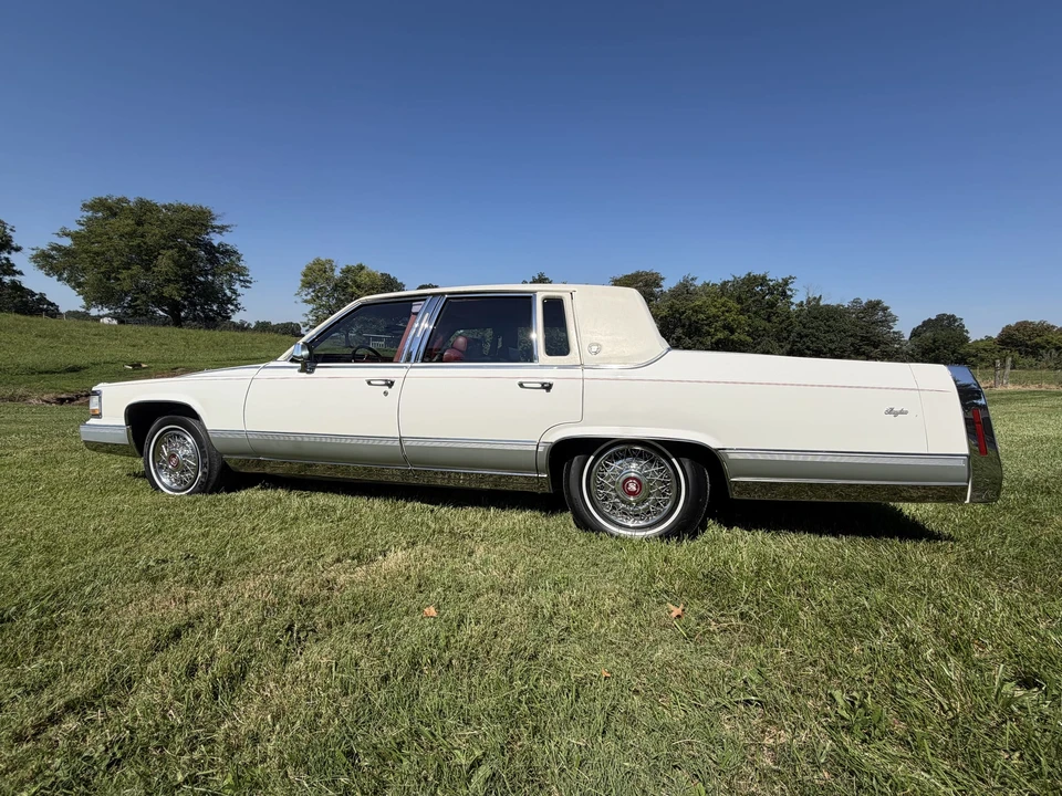 1990 Cadillac Brougham - Image 18 of 31