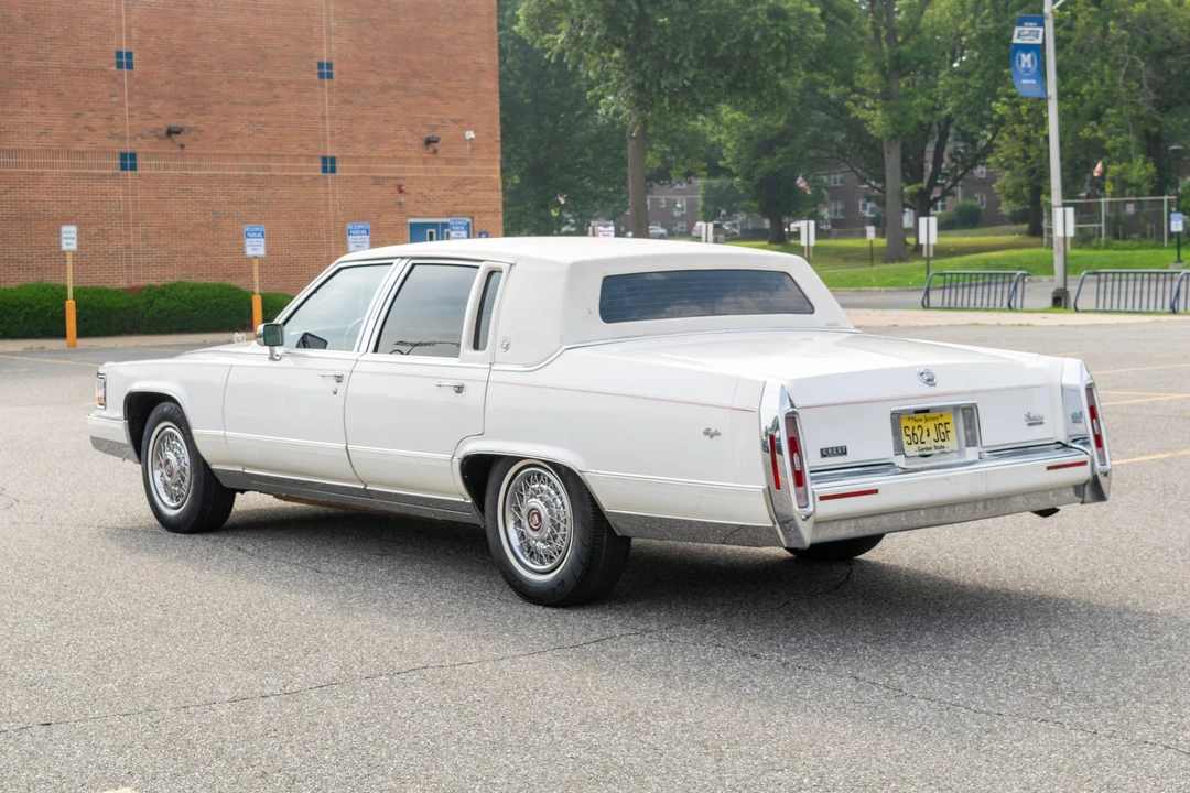 1990 Cadillac Brougham - Image 10 of 31