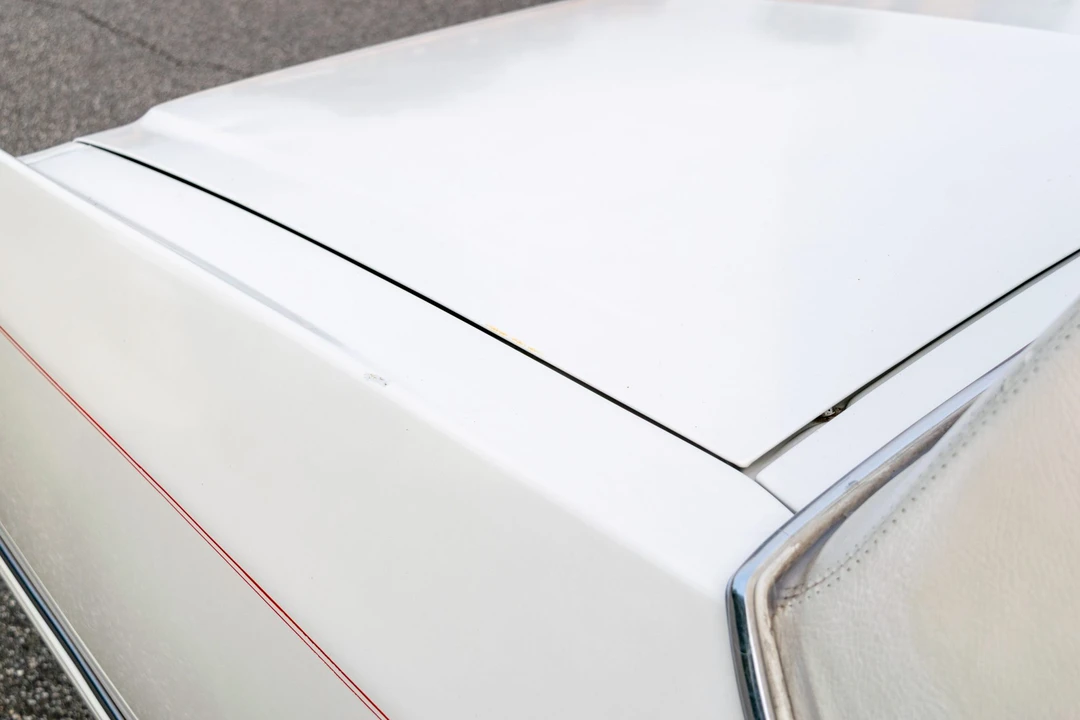 1990 Cadillac Brougham - Image 19 of 31