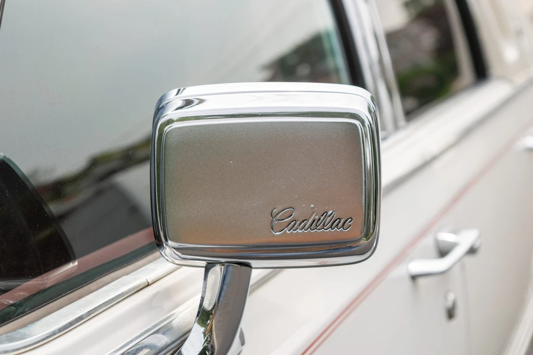 1990 Cadillac Brougham - Image 14 of 31