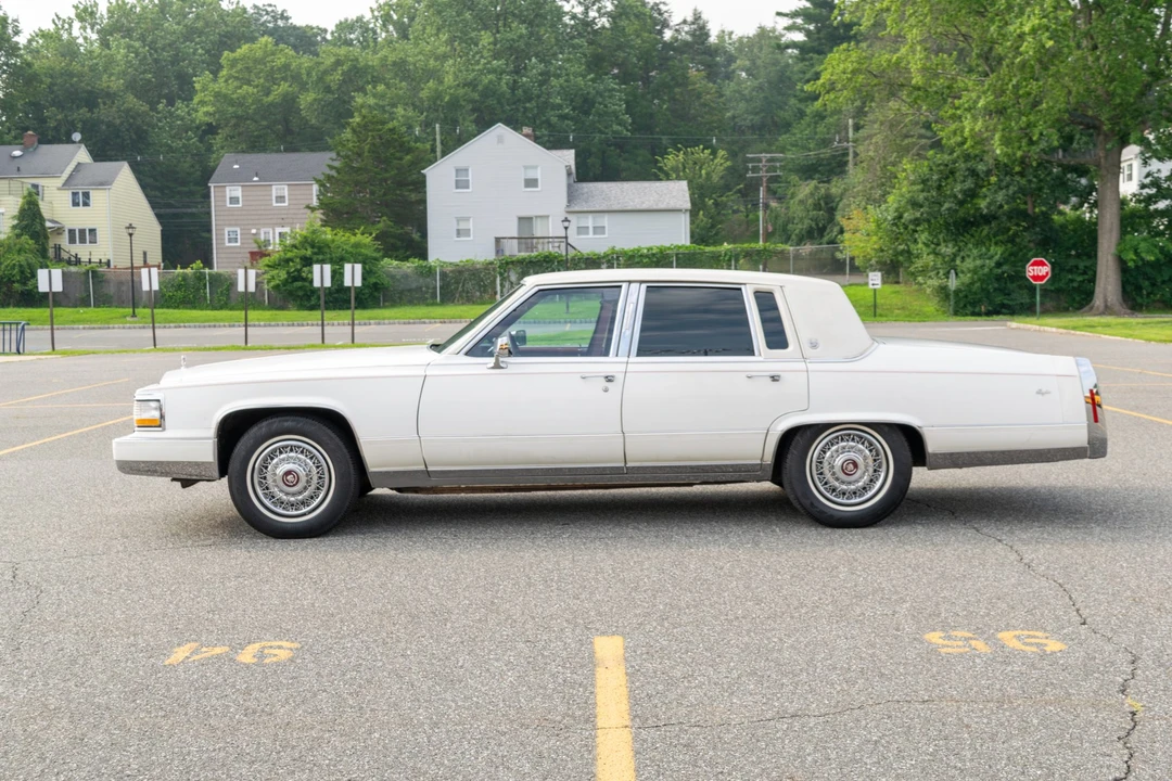 1990 Cadillac Brougham - Image 11 of 31