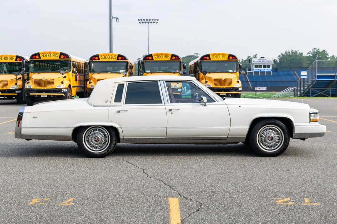 1990 Cadillac Brougham - Image 6 of 31