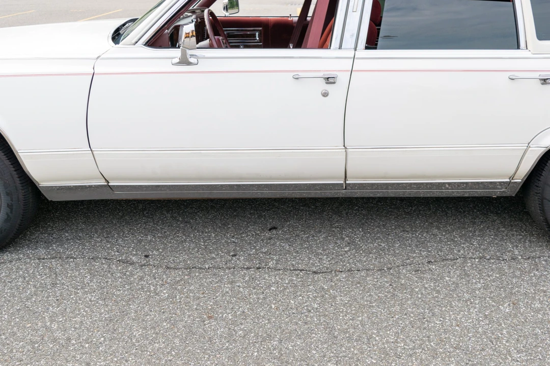 1990 Cadillac Brougham - Image 12 of 31