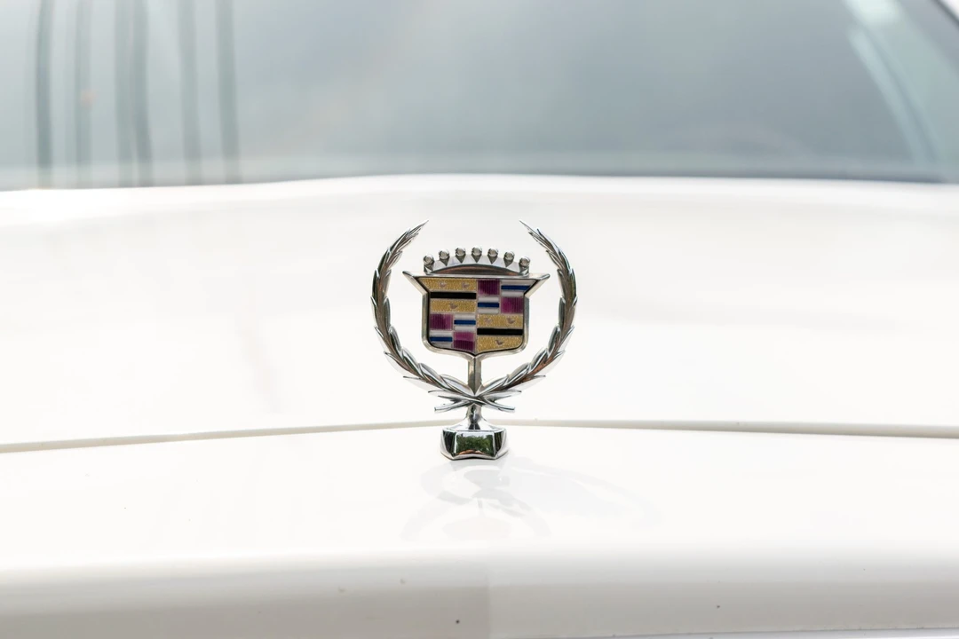 1990 Cadillac Brougham - Image 17 of 31