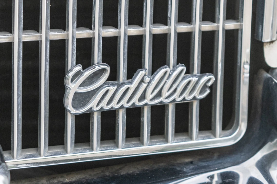 1990 Cadillac Brougham - Image 16 of 31