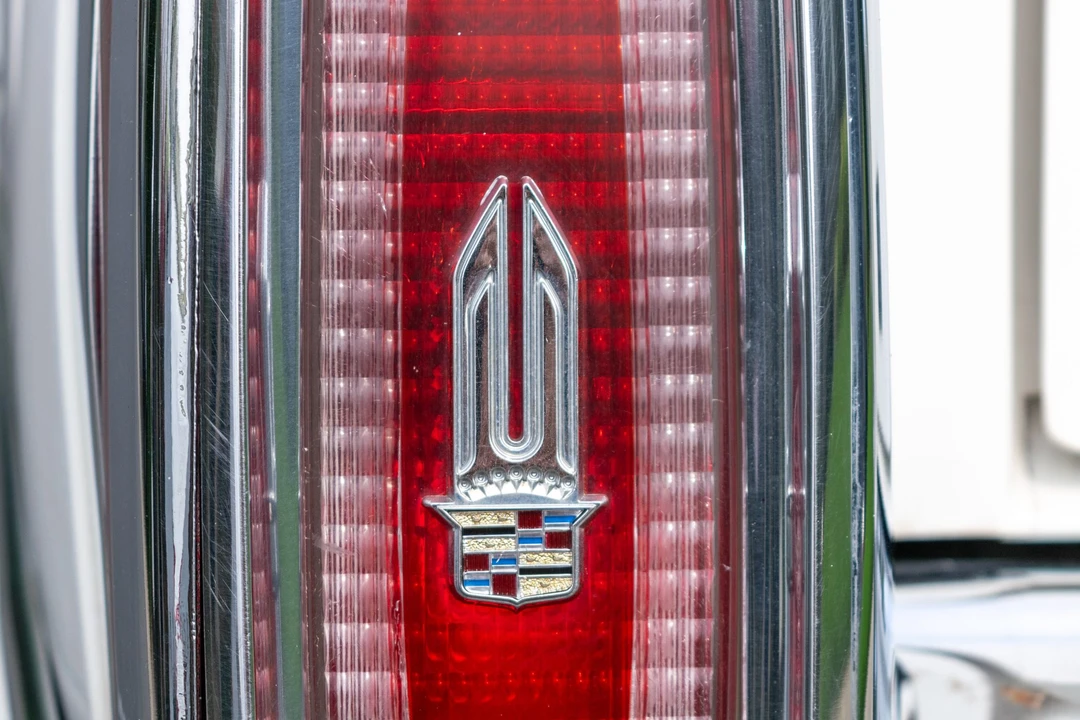 1990 Cadillac Brougham - Image 28 of 31