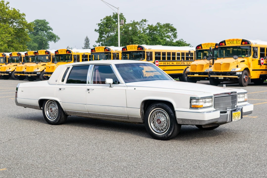 1990 Cadillac Brougham - Image 5 of 31