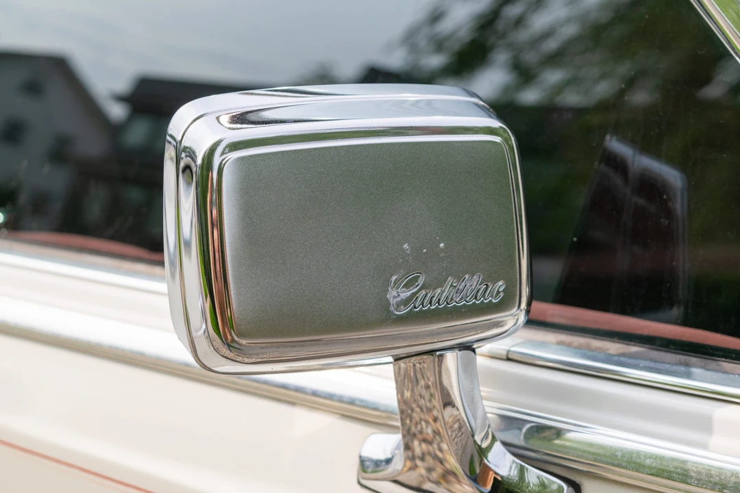 1990 Cadillac Brougham - Image 20 of 31