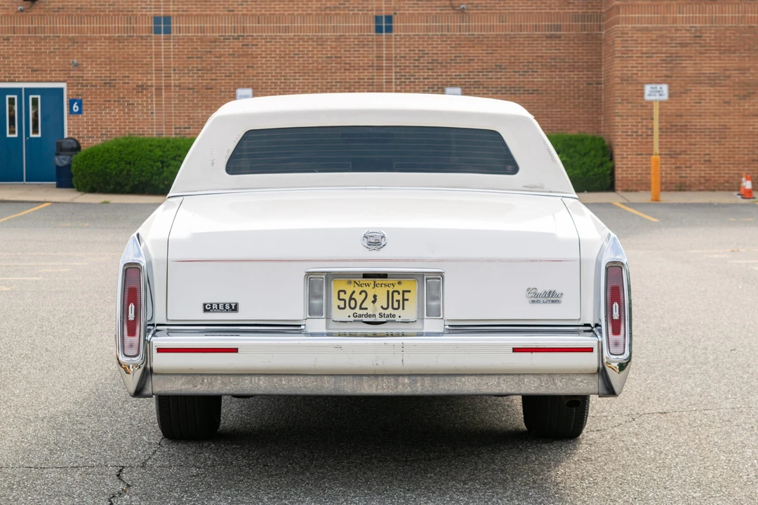 1990 Cadillac Brougham - Image 8 of 31