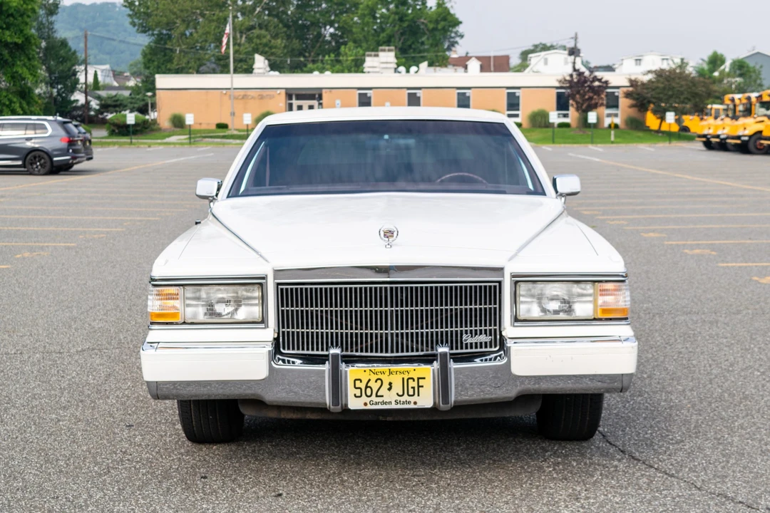 1990 Cadillac Brougham - Image 3 of 31