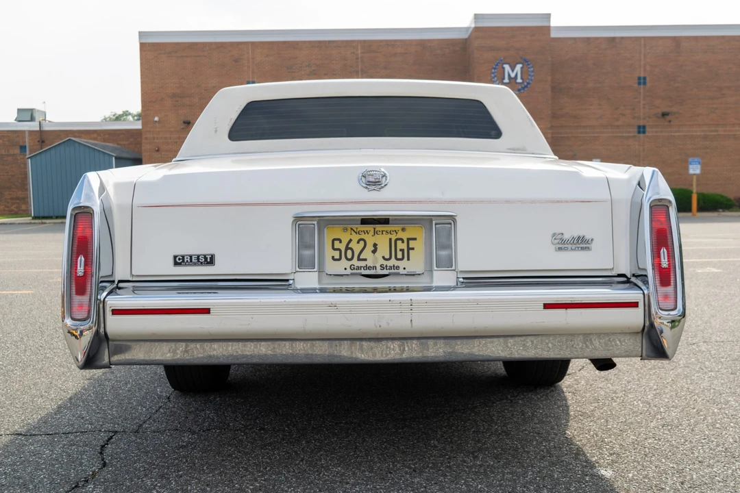 1990 Cadillac Brougham - Image 9 of 31