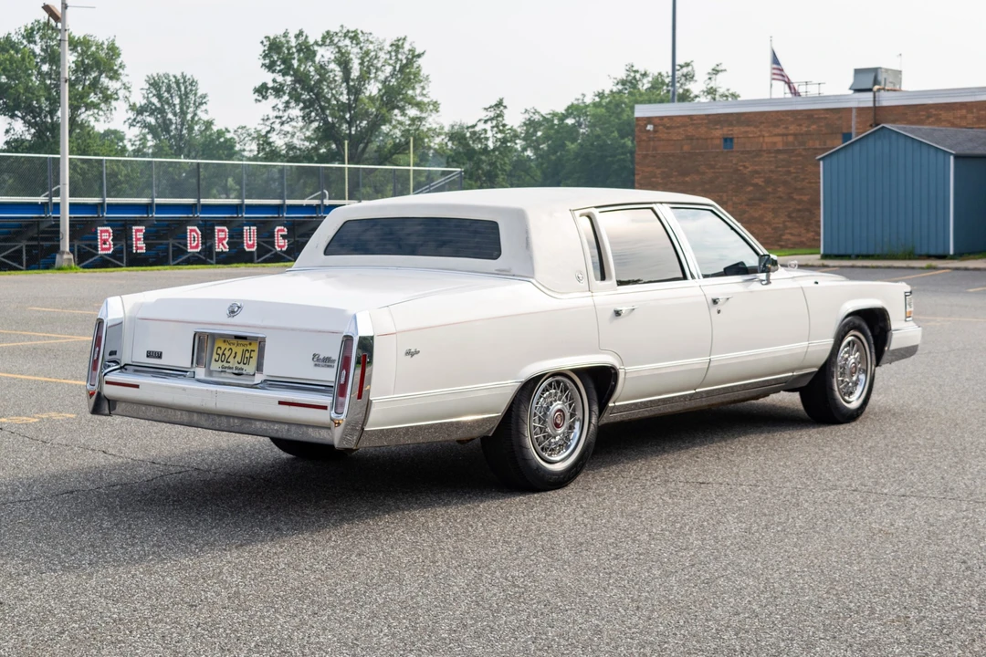 1990 Cadillac Brougham - Image 7 of 31