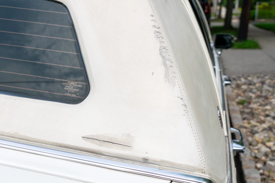 1990 Cadillac Brougham - Image 24 of 31