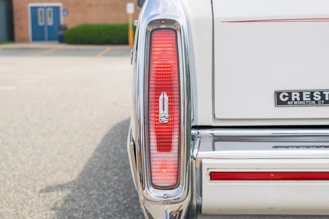 1990 Cadillac Brougham - Image 27 of 31