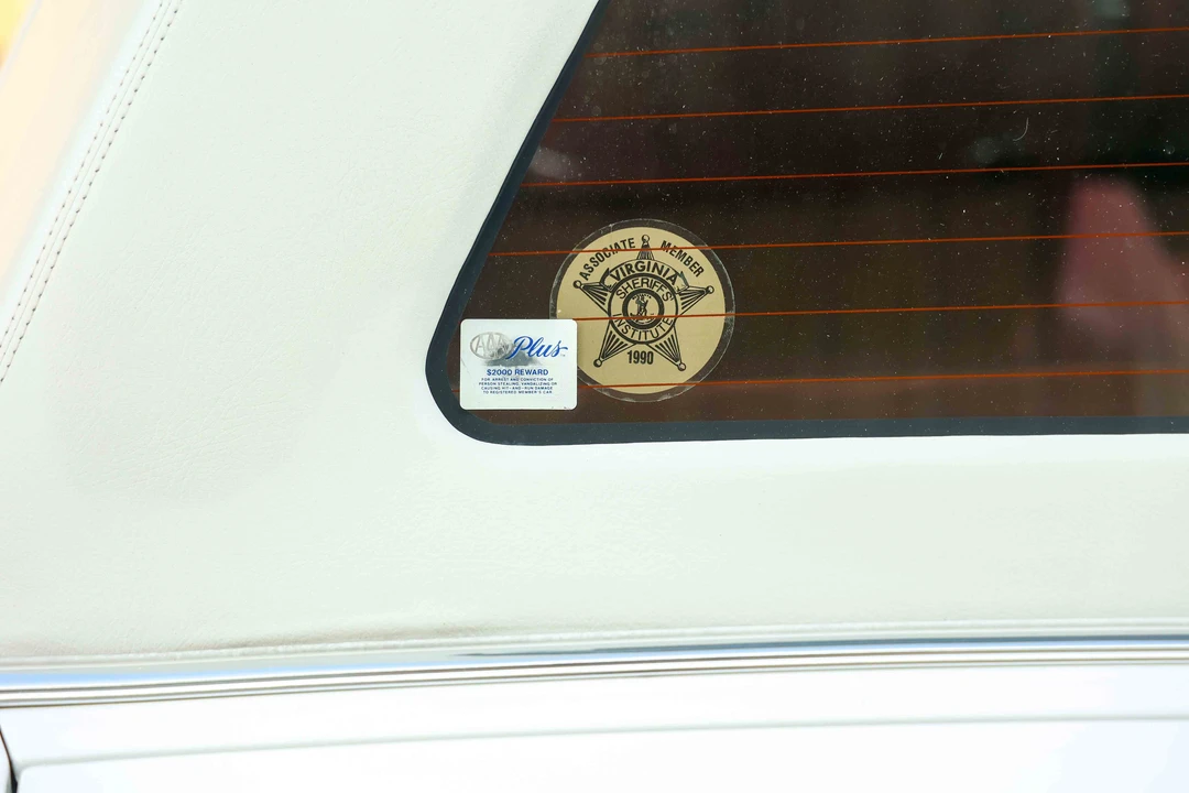 1990 Cadillac Brougham - Image 31 of 31