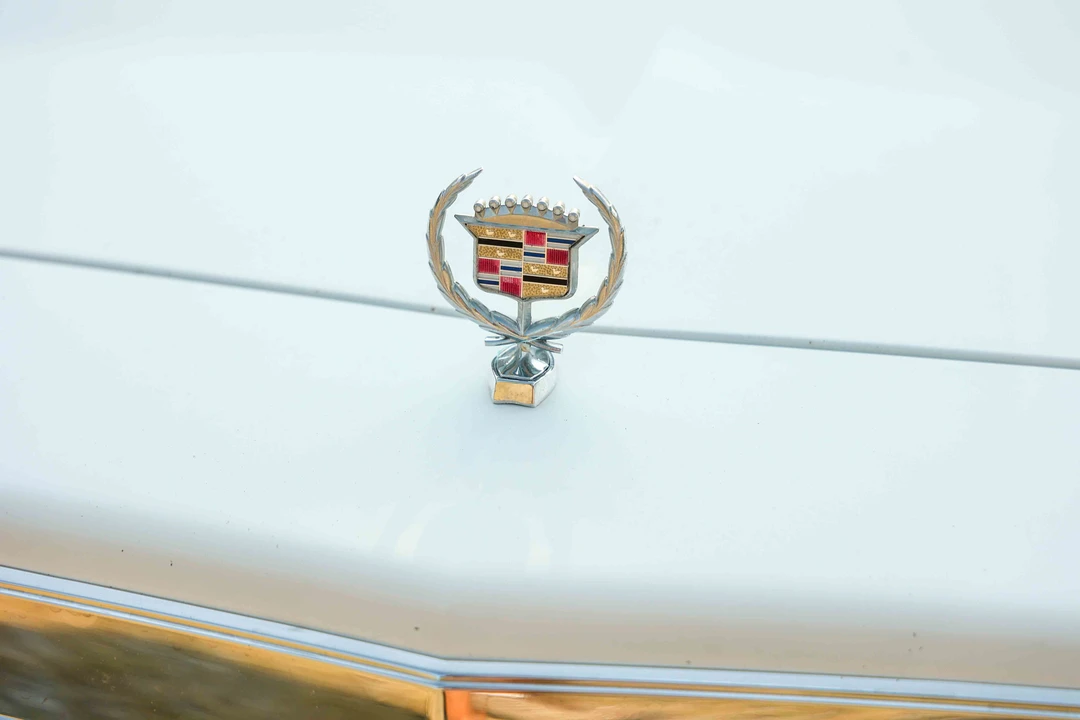 1990 Cadillac Brougham - Image 26 of 31