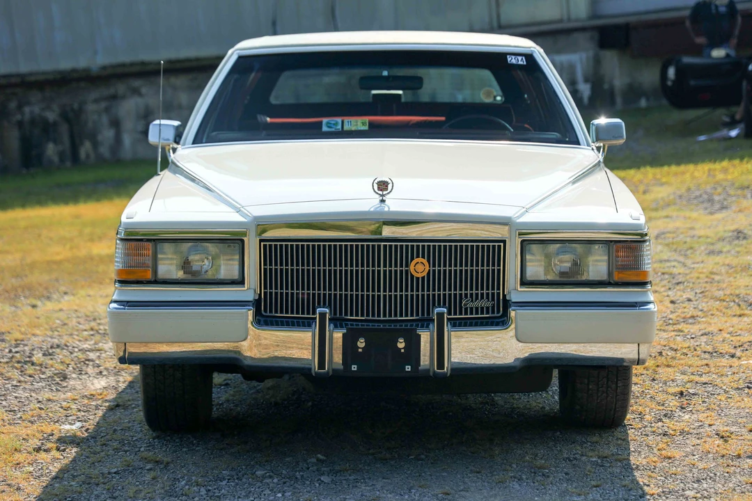 1990 Cadillac Brougham - Image 2 of 31