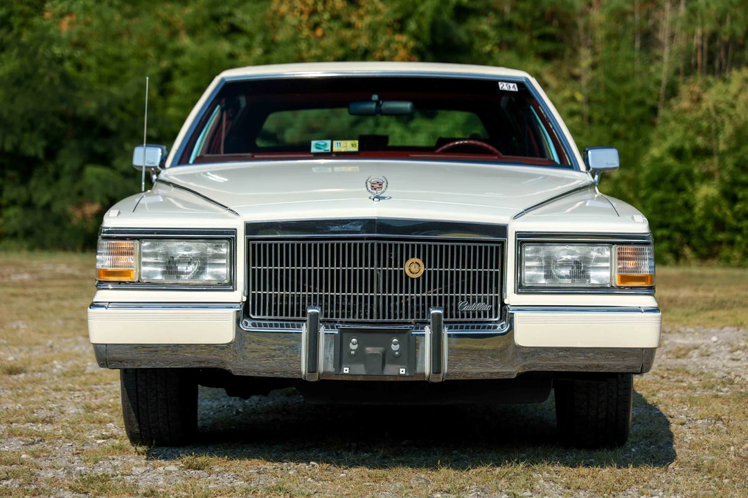1990 Cadillac Brougham - Image 19 of 31