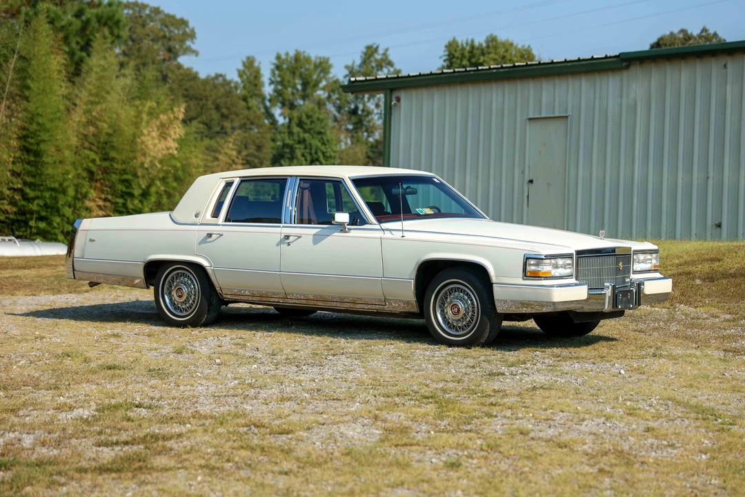 1990 Cadillac Brougham - Image 4 of 31