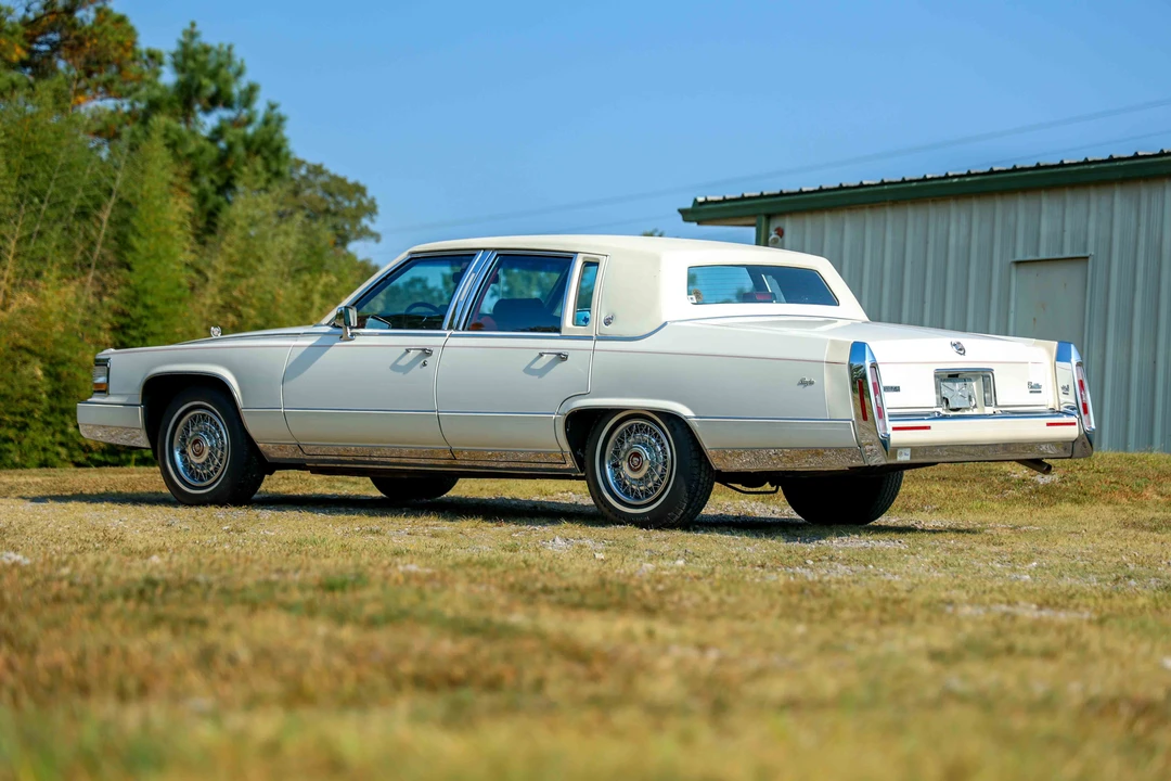 1990 Cadillac Brougham - Image 10 of 31