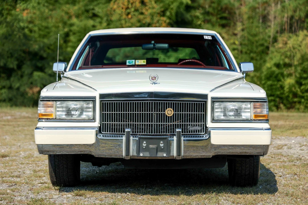 1990 Cadillac Brougham - Image 18 of 31