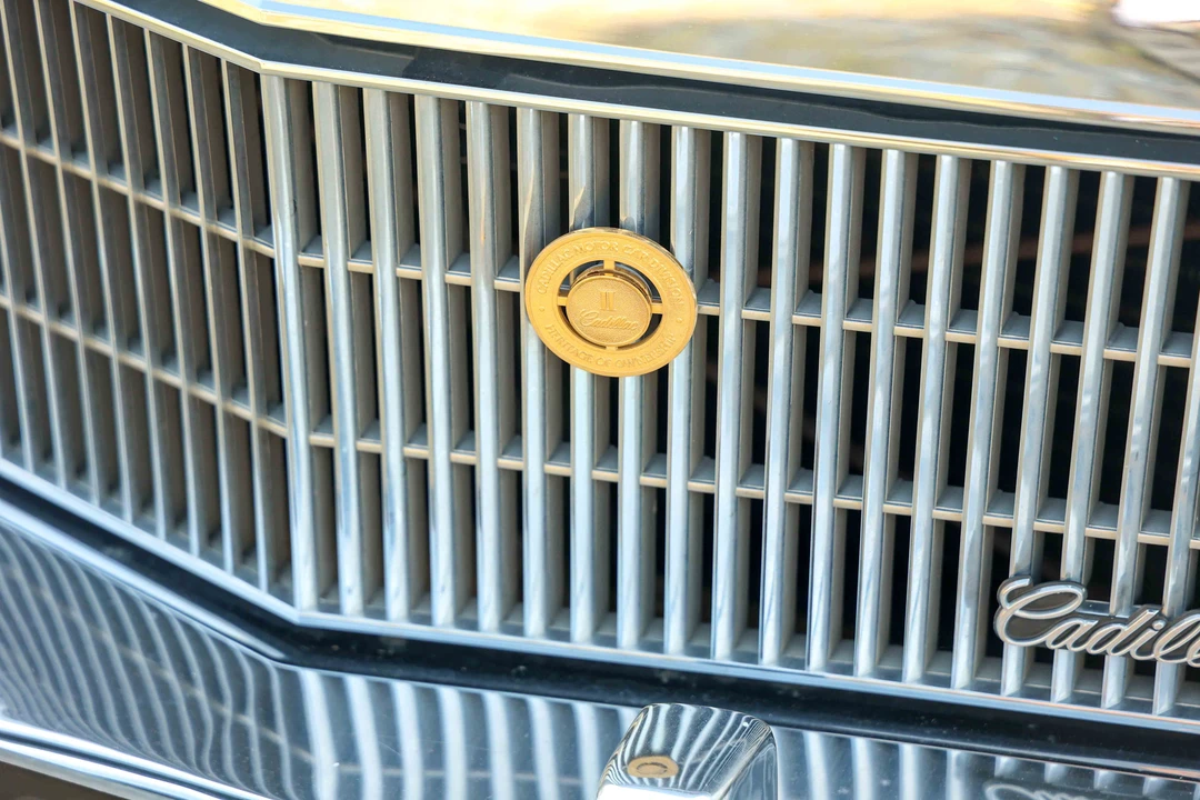 1990 Cadillac Brougham - Image 24 of 31