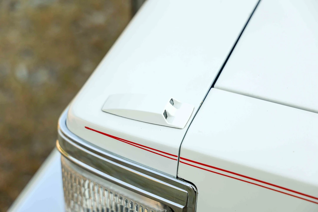1990 Cadillac Brougham - Image 20 of 31