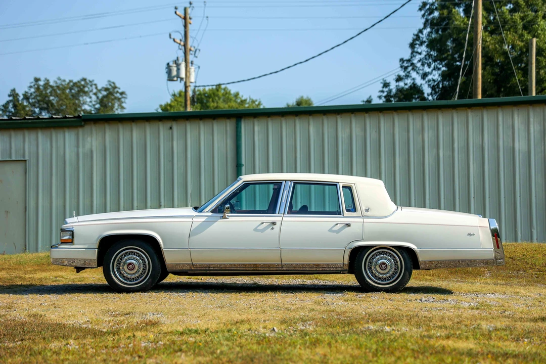 1990 Cadillac Brougham - Image 11 of 31