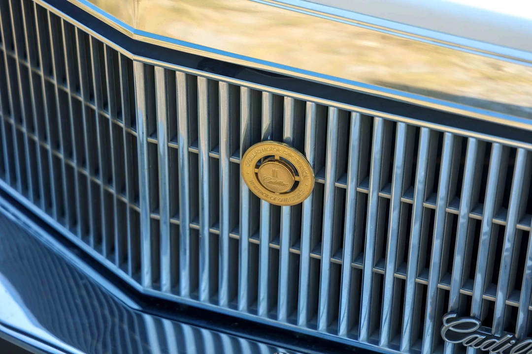 1990 Cadillac Brougham - Image 14 of 31