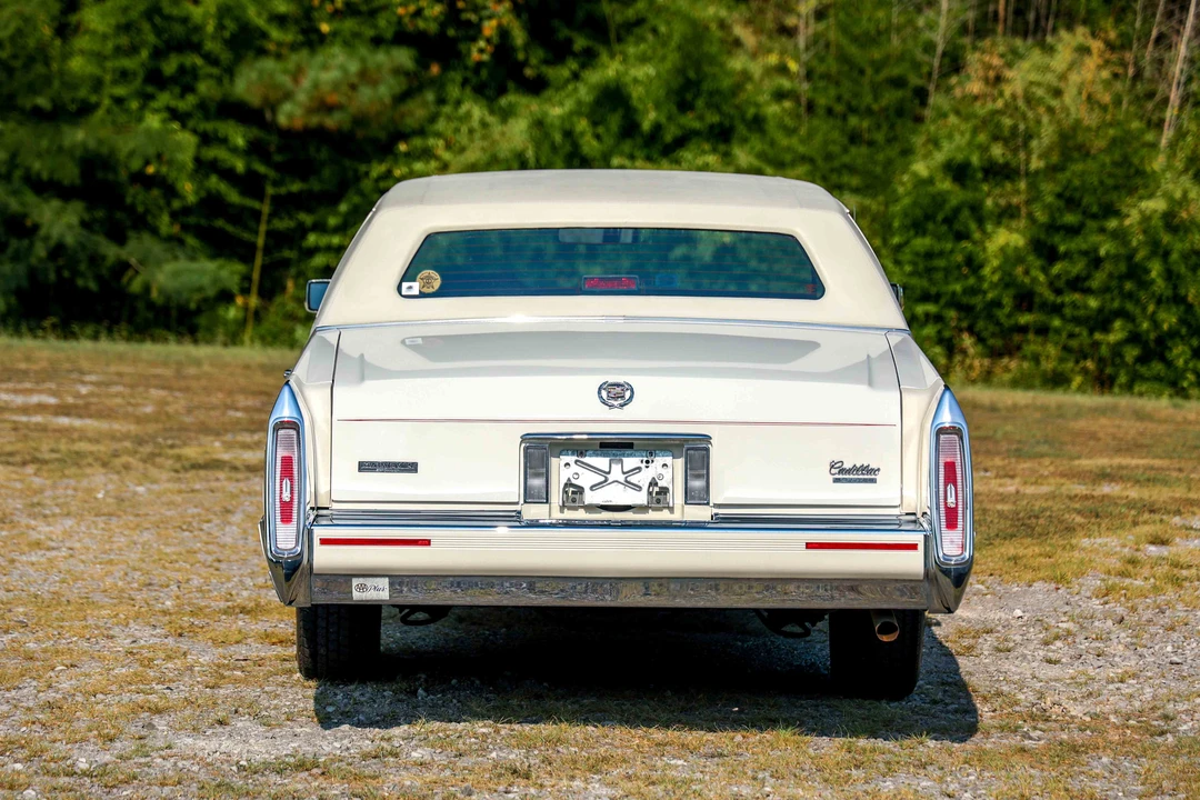 1990 Cadillac Brougham - Image 9 of 31