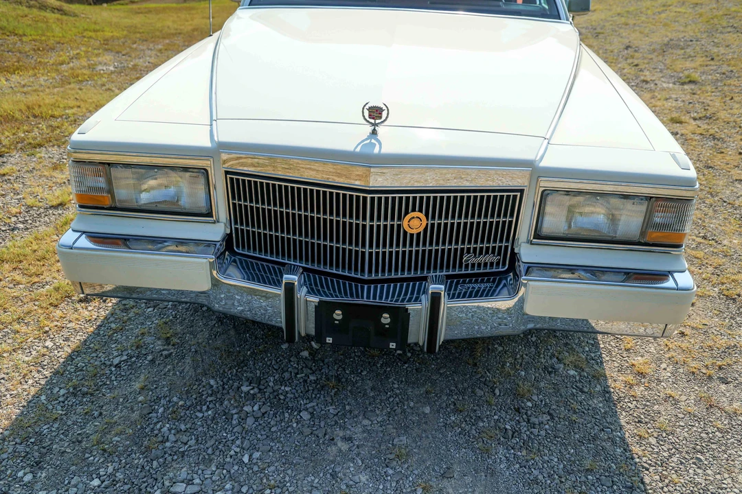 1990 Cadillac Brougham - Image 12 of 31