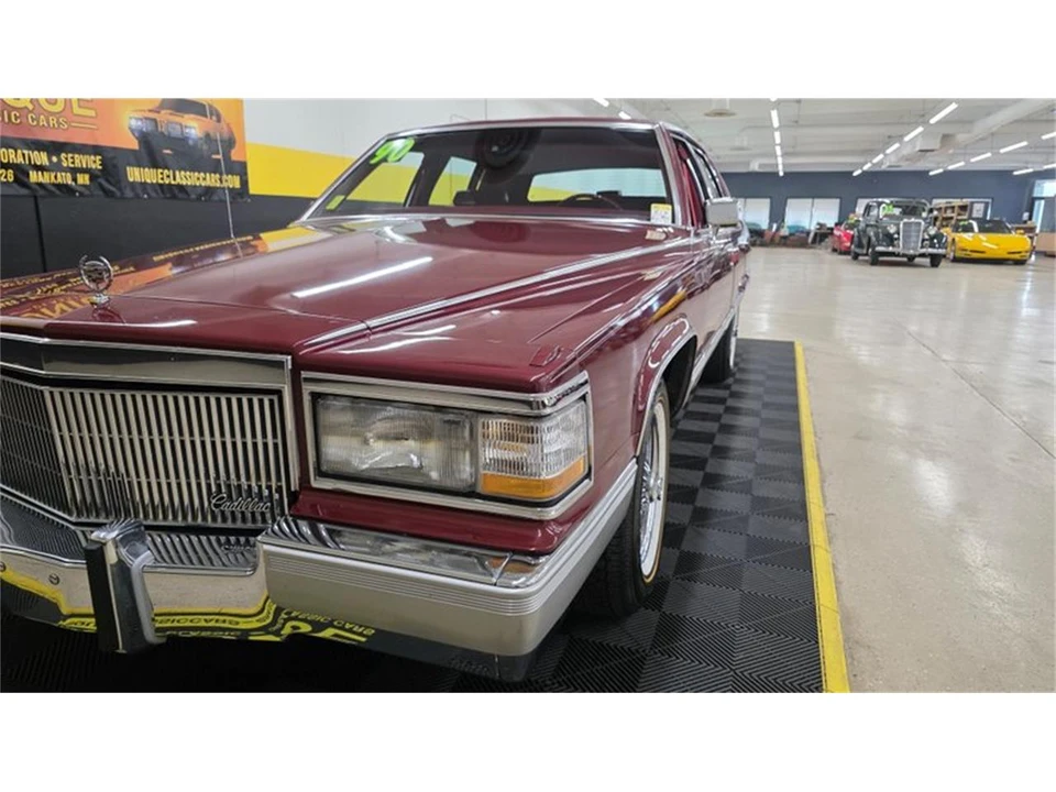 1990 Cadillac Brougham - Image 11 of 31