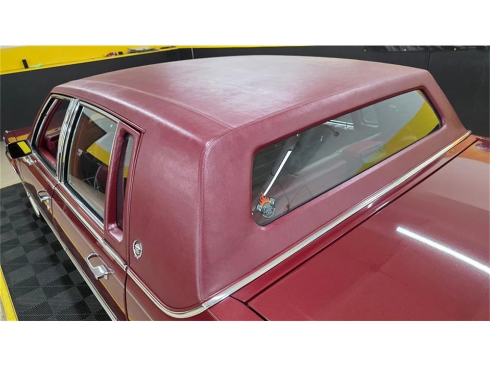 1990 Cadillac Brougham - Image 16 of 31
