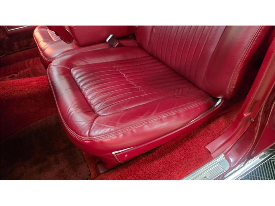 1990 Cadillac Brougham - Image 26 of 31