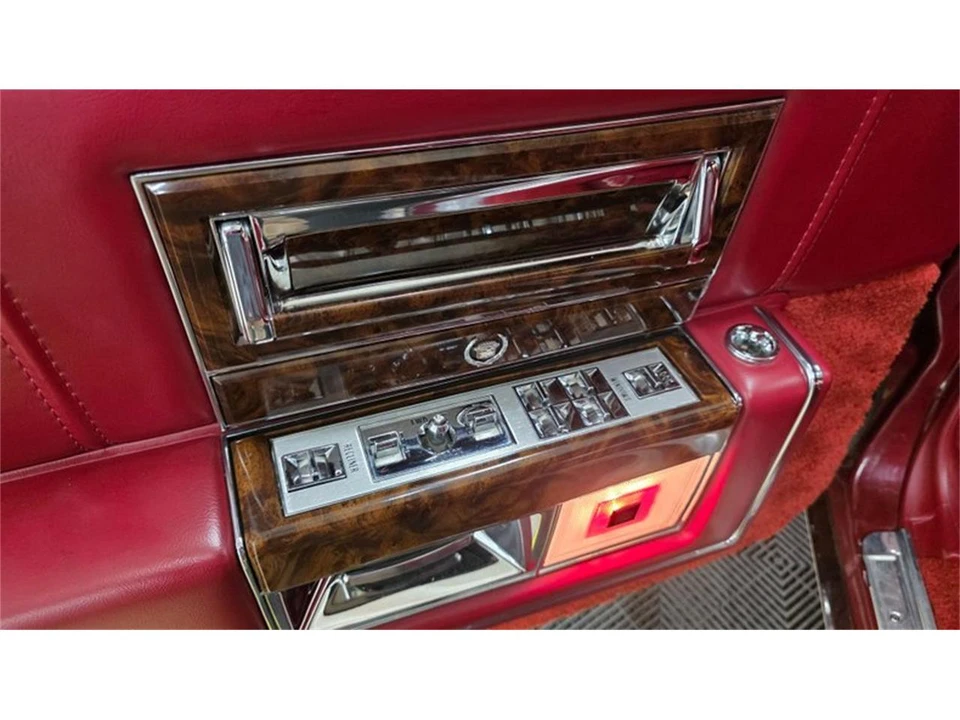 1990 Cadillac Brougham - Image 21 of 31