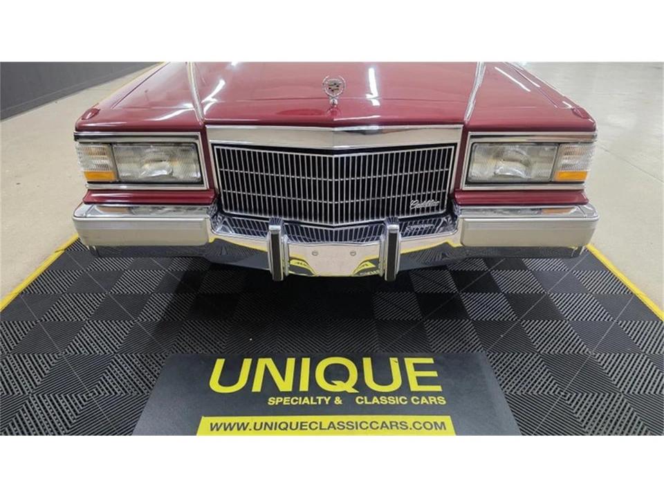 1990 Cadillac Brougham - Image 12 of 31