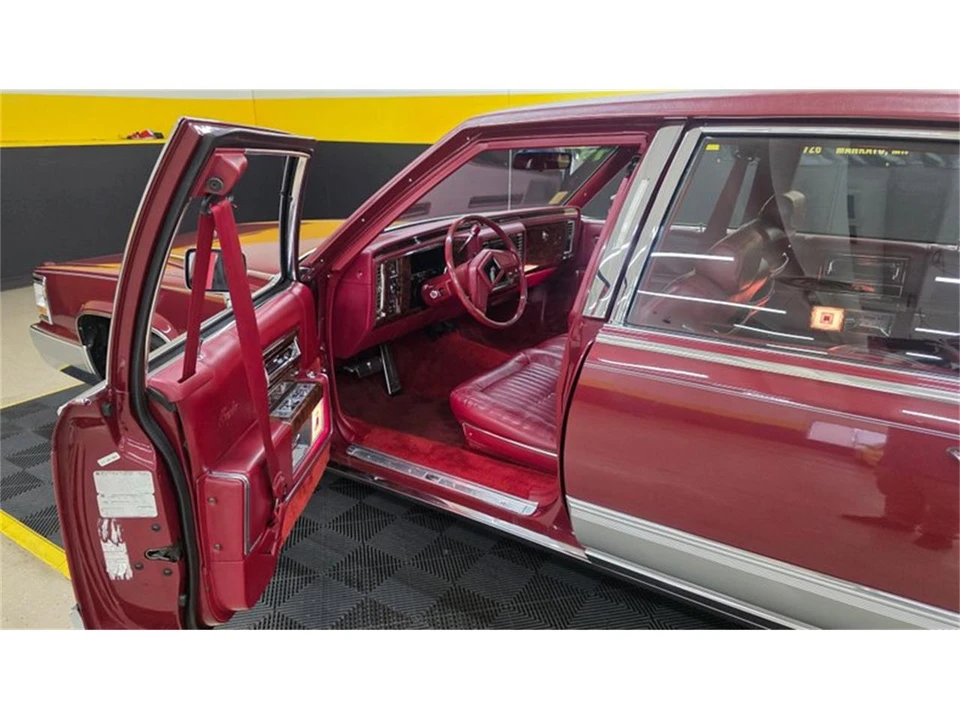 1990 Cadillac Brougham - Image 8 of 31