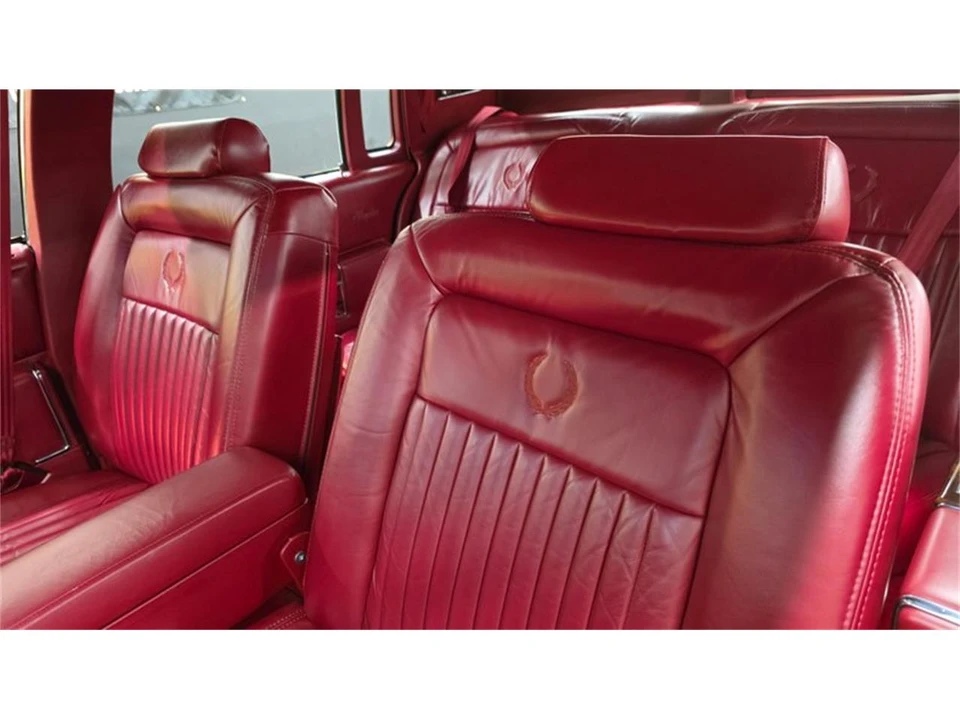 1990 Cadillac Brougham - Image 28 of 31