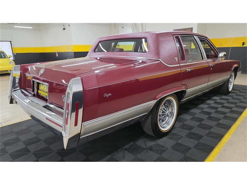 1990 Cadillac Brougham - Image 4 of 31