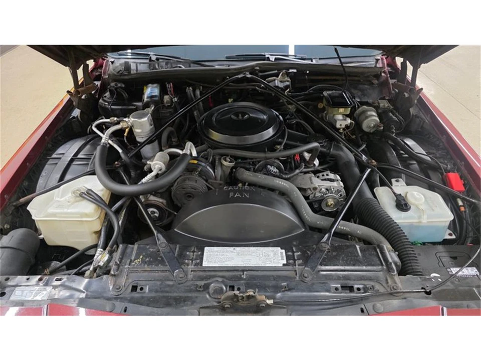 1990 Cadillac Brougham - Image 9 of 31