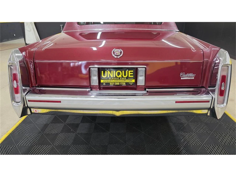 1990 Cadillac Brougham - Image 19 of 31
